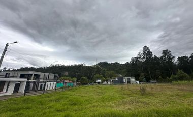 HERMOSO Y AMPLIO TERRENO TOTALMENTE PLANO EN ZUMBAHUAICO