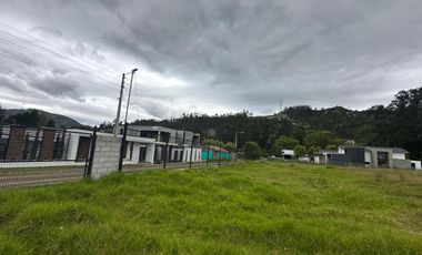 HERMOSO Y AMPLIO TERRENO TOTALMENTE PLANO EN ZUMBAHUAICO
