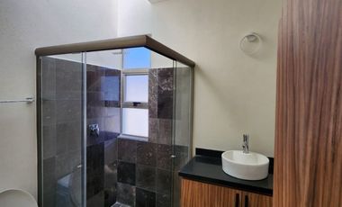RENTA DE CASA EN FRACC. SAN RUBÉN, (ATRÁS DE LA PRIMERA GASOLINERA EN LA SALIDA A MIL CUMBRES)