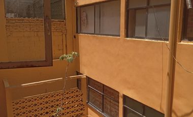 Av. Toltecas, en venta edificio completo de 4 niveles con 8 departamentos