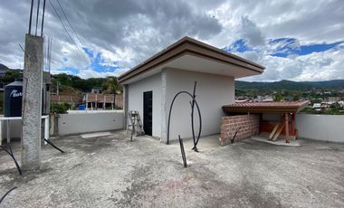 Amplia casa en venta en el centro de Catamayo