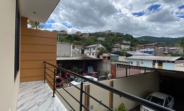 Amplia casa en venta en el centro de Catamayo