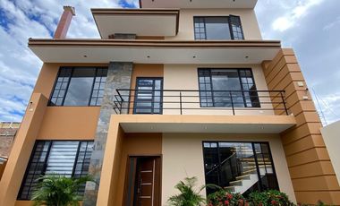 Amplia casa en venta en el centro de Catamayo