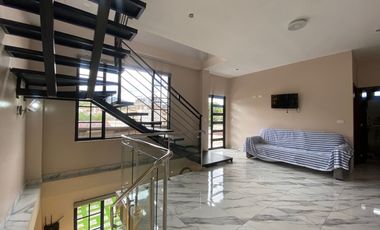 Amplia casa en venta en el centro de Catamayo