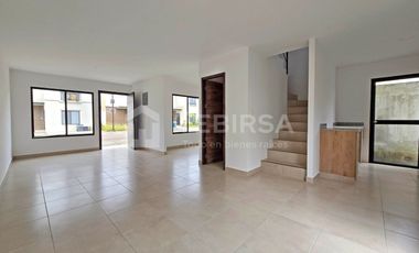 Venta de Casa de 3 dormitorios A ESTRENAR, Urbanización Los Prados I, Km 15 Vía a Salitre.