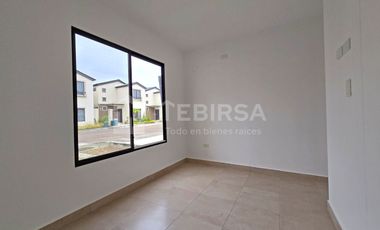 Venta de Casa de 3 dormitorios A ESTRENAR, Urbanización Los Prados I, Km 15 Vía a Salitre.