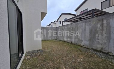Venta de Casa de 3 dormitorios A ESTRENAR, Urbanización Los Prados I, Km 15 Vía a Salitre.