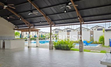 Venta de Casa de 3 dormitorios A ESTRENAR, Urbanización Los Prados I, Km 15 Vía a Salitre.