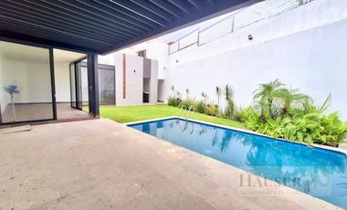 Venta de Moderna Casa en Privada Cerca Walmart Avila Camacho