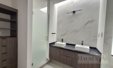 Venta de Moderna Casa en Privada Cerca Walmart Avila Camacho