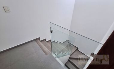 Venta de Moderna Casa en Privada Cerca Walmart Avila Camacho