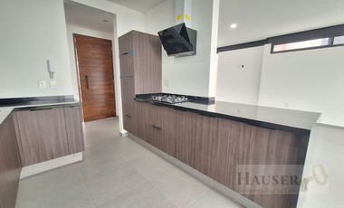 Venta de Moderna Casa en Privada Cerca Walmart Avila Camacho