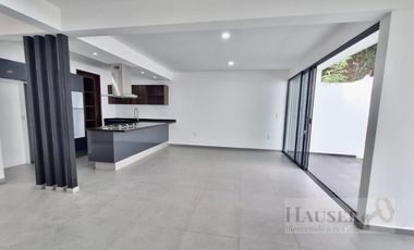 Venta de Moderna Casa en Privada Cerca Walmart Avila Camacho