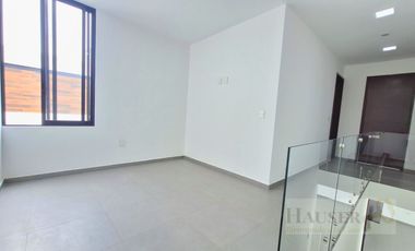 Venta de Moderna Casa en Privada Cerca Walmart Avila Camacho