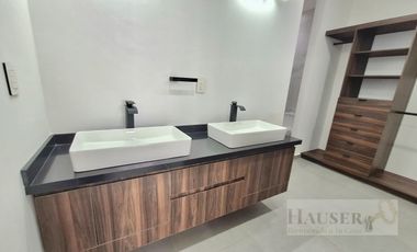 Venta de Moderna Casa en Privada Cerca Walmart Avila Camacho