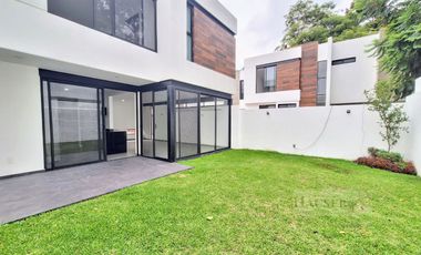 Venta de Moderna Casa en Privada Cerca Walmart Avila Camacho