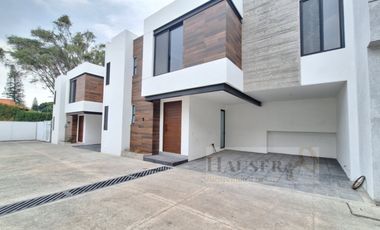 Venta de Moderna Casa en Privada Cerca Walmart Avila Camacho