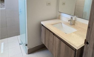 SE RENTA APARTAMENTO A UNA CUADRA DE LA PLAYA  BELLAVISTA – J.V