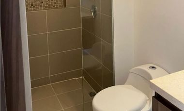 SE RENTA APARTAMENTO A UNA CUADRA DE LA PLAYA  BELLAVISTA – J.V