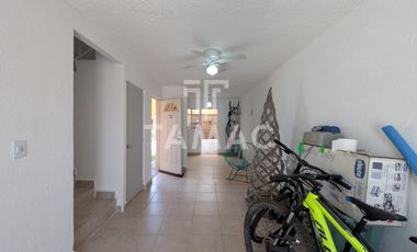 Casa con alberca en fraccionamiento en Emiliano Zapata