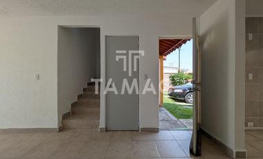 Casa con alberca en fraccionamiento en Emiliano Zapata