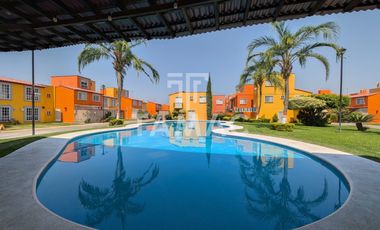 Casa con alberca en fraccionamiento en Emiliano Zapata