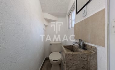 Casa con alberca en fraccionamiento en Emiliano Zapata