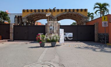 Casa con alberca en fraccionamiento en Emiliano Zapata