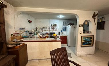 CASA EN VENTA (EXCELENTE UBICACIÓN)