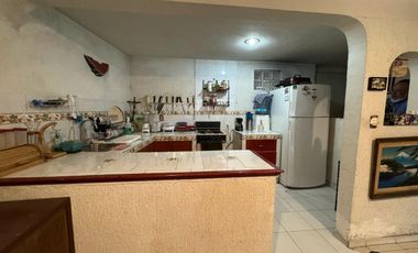 CASA EN VENTA (EXCELENTE UBICACIÓN)