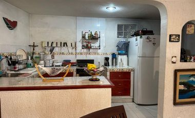 CASA EN VENTA (EXCELENTE UBICACIÓN)