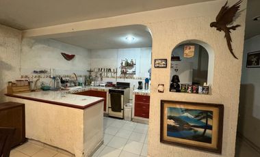 CASA EN VENTA (EXCELENTE UBICACIÓN)