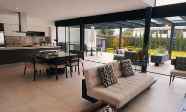 LOS CHILLOS, estrene propiedad de lujo con piscina, 1000m2 terreno y 386m2 construcción