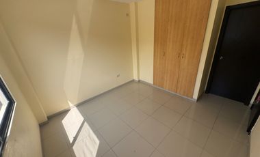 En alquiler casa de 4 dormitorios en Urb.La Romareda.