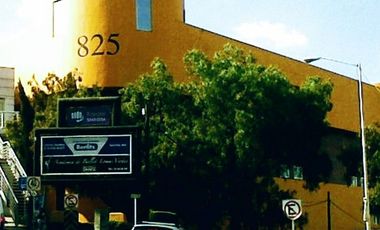 EXCELENTE LOCAL EN HELIPLAZA LOMAS VERDES