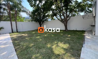 Quinta en Venta en Residencial Bugambilias, Carretera Nacional.