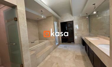 Quinta en Venta en Residencial Bugambilias, Carretera Nacional.