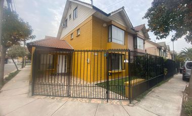 Casona nororiente 4 D 3b Sala estar, Cocina equipada, logia, quincho y caldera.