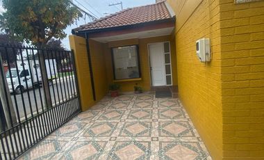 Casona nororiente 4 D 3b Sala estar, Cocina equipada, logia, quincho y caldera.