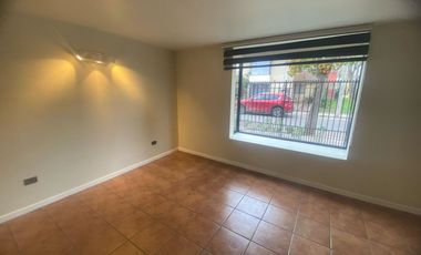 Casona nororiente 4 D 3b Sala estar, Cocina equipada, logia, quincho y caldera.