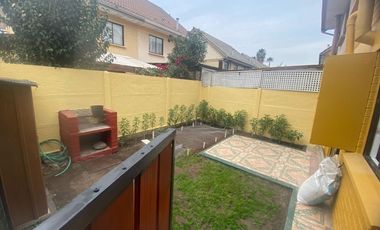 Casona nororiente 4 D 3b Sala estar, Cocina equipada, logia, quincho y caldera.