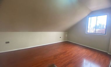 Casona nororiente 4 D 3b Sala estar, Cocina equipada, logia, quincho y caldera.