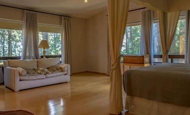 HERMOSA PROPIEDAD EN VENTA EN MEDIO DEL BOSQUE, 4,310 M2 DE TERRENO, 2,215 M2 DE CONSTRUCCION