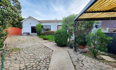 Concón Sur, Casa 4 dormitorioe, jardín, estacionamientos