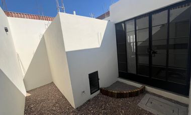 RENTO CASA NUEVA CAMPESTRE EN COMUNIDAD SAN JOSE AMISTAD CERCA UNIVERSIDADES, PRESIDENCIA, CORREDOR EMPRESARIAL, HOSPITALES EN SAN MIGUEL DE ALLENDE