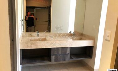 CASA EN RENTA, MAYORAZGO, AMUEBLADA, 3 REC, FRENTE ÁREA VERDE, PRIVADA CON VIGILANCIA