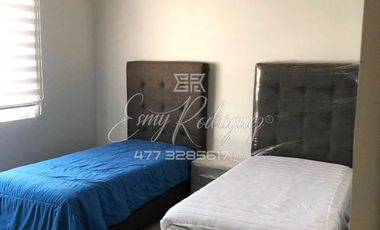 CASA EN RENTA, MAYORAZGO, AMUEBLADA, 3 REC, FRENTE ÁREA VERDE, PRIVADA CON VIGILANCIA