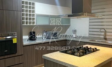 CASA EN RENTA, MAYORAZGO, AMUEBLADA, 3 REC, FRENTE ÁREA VERDE, PRIVADA CON VIGILANCIA