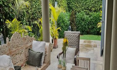 VENDO LINDA Y EXCLUSIVA CASA EN LA ENCANTADA DE VILLA - CONDOMINIO - 4 DORMITORIOS - TERRAZA - JARDÍN - 2 COCHERAS