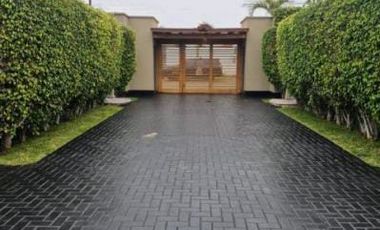 VENDO LINDA Y EXCLUSIVA CASA EN LA ENCANTADA DE VILLA - CONDOMINIO - 4 DORMITORIOS - TERRAZA - JARDÍN - 2 COCHERAS